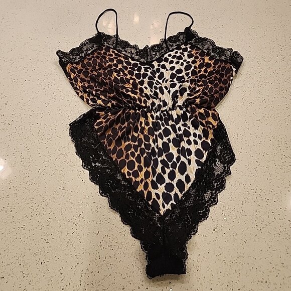 Vintage Lady Cameo Teddy Lingerie Small Animal Print One Piece - Picture 1 of 5